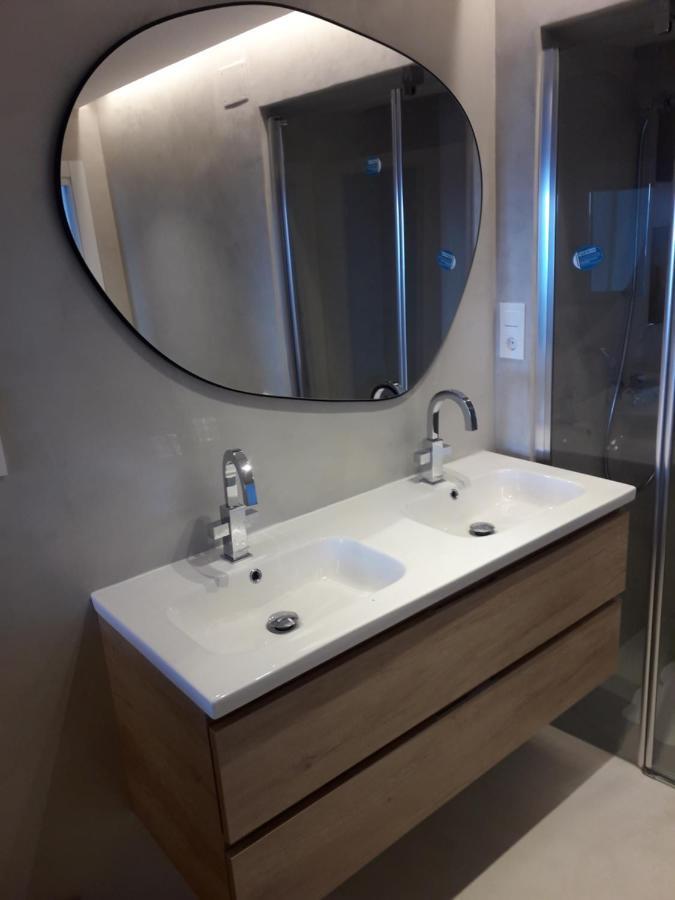 Jacuzzi & Sauna Apartment ! Салоу Екстериор снимка