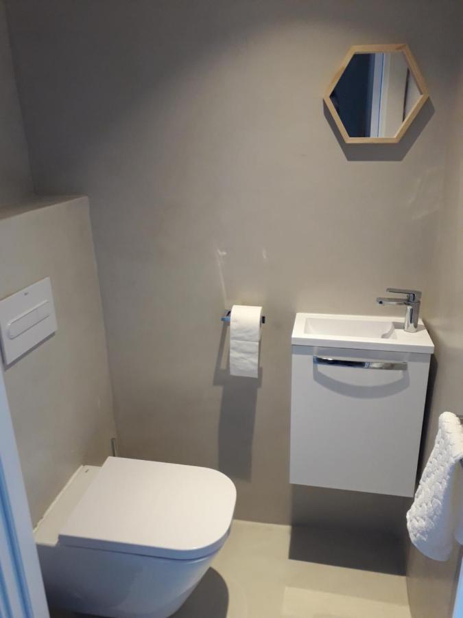 Jacuzzi & Sauna Apartment ! Салоу Екстериор снимка