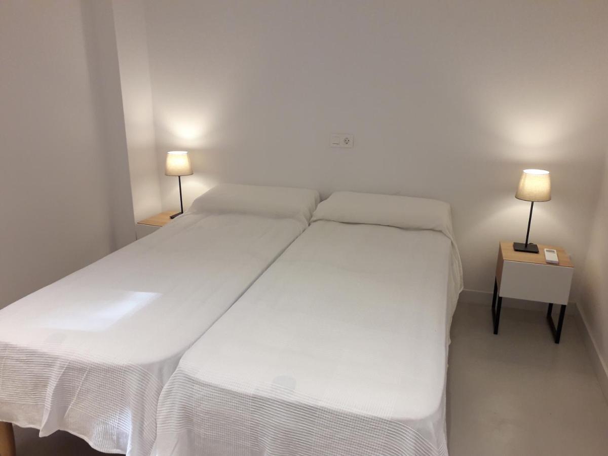 Jacuzzi & Sauna Apartment ! Салоу Екстериор снимка