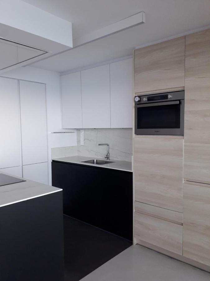 Jacuzzi & Sauna Apartment ! Салоу Екстериор снимка