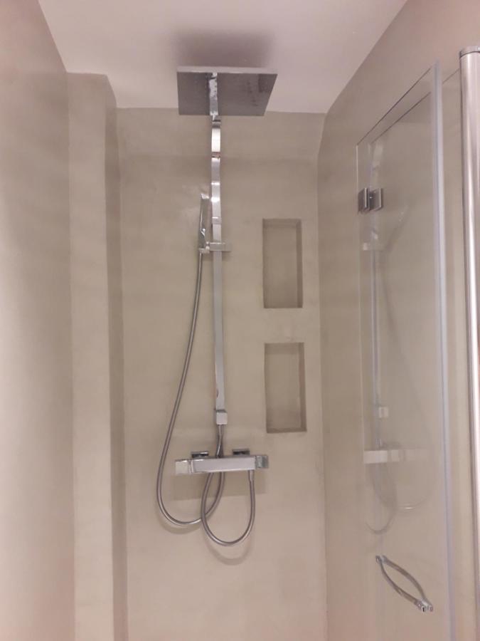Jacuzzi & Sauna Apartment ! Салоу Екстериор снимка